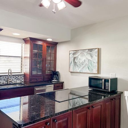Knot A Care Remodeled Direct Water Access Condo With Ocean And Pool Views Now Sleeps Six Marco Island Eksteriør billede