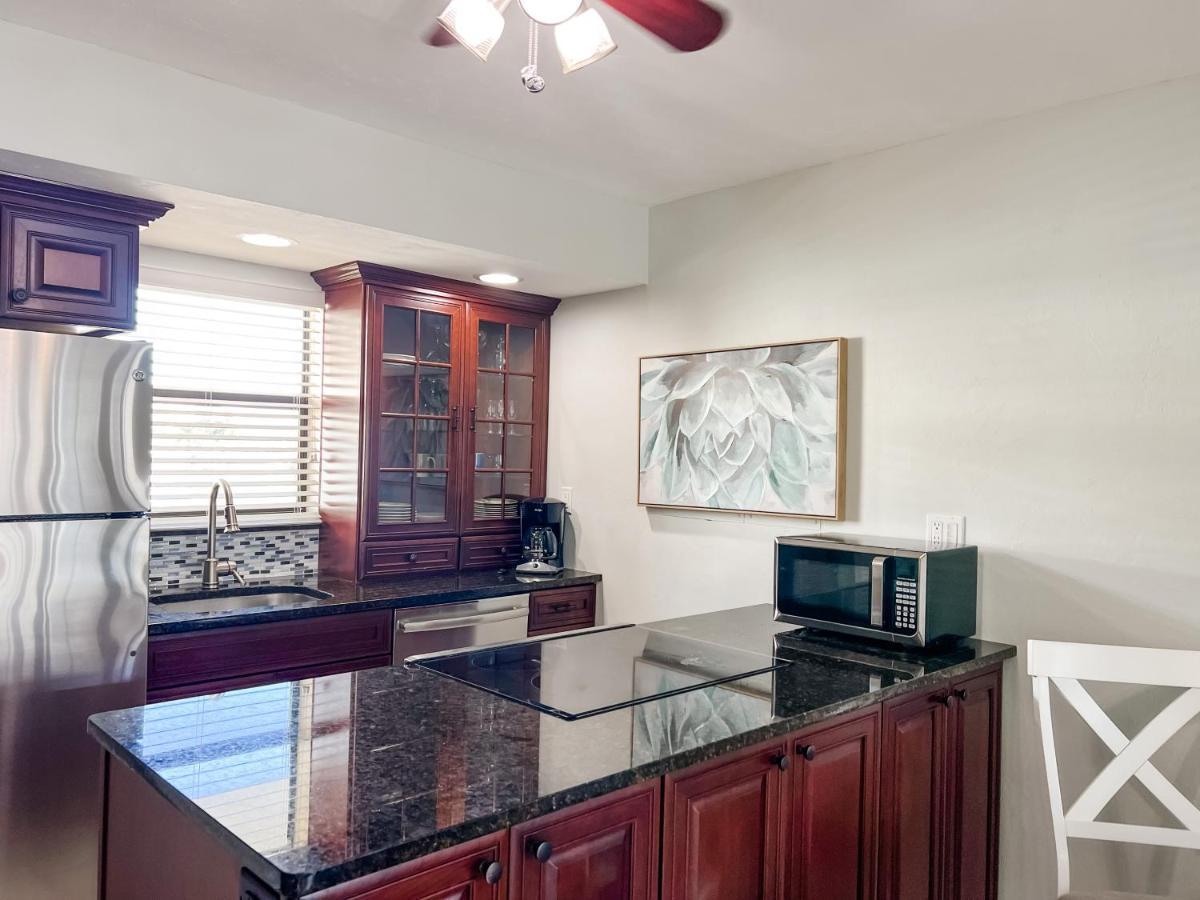 Knot A Care Remodeled Direct Water Access Condo With Ocean And Pool Views Now Sleeps Six Marco Island Eksteriør billede