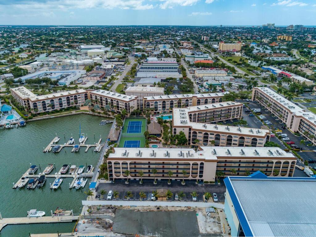 Knot A Care Remodeled Direct Water Access Condo With Ocean And Pool Views Now Sleeps Six Marco Island Eksteriør billede